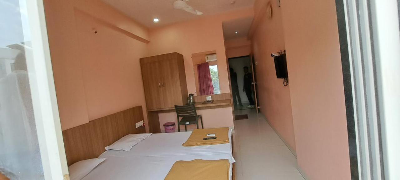 Hotel Aaditya Palace Bhusawal Exterior photo