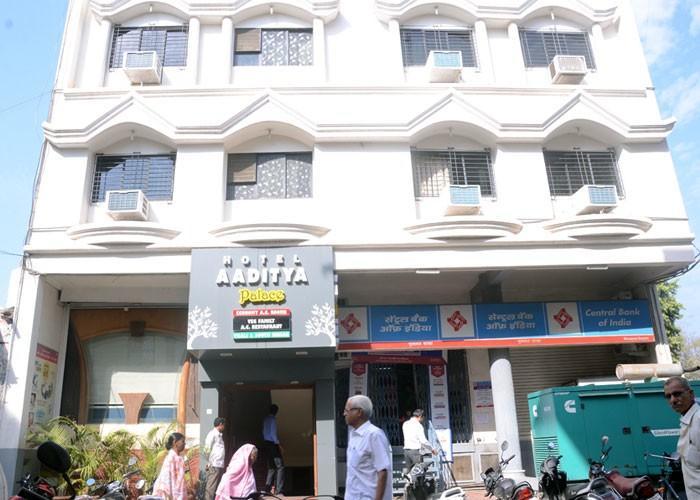 Hotel Aaditya Palace Bhusawal Exterior photo